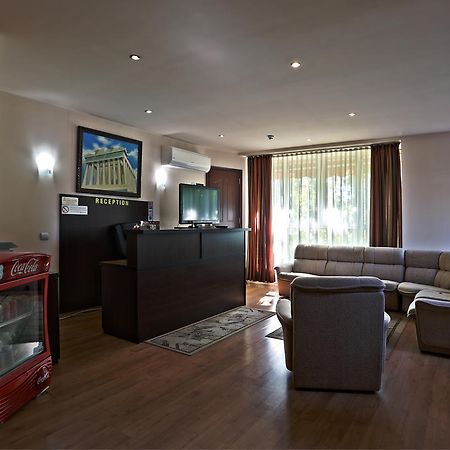 פזרג'יק Acropolis Hotel מראה חיצוני תמונה