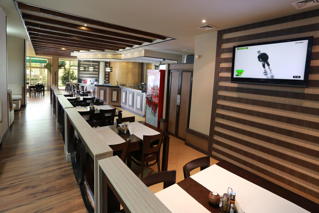 פזרג'יק Acropolis Hotel מראה חיצוני תמונה