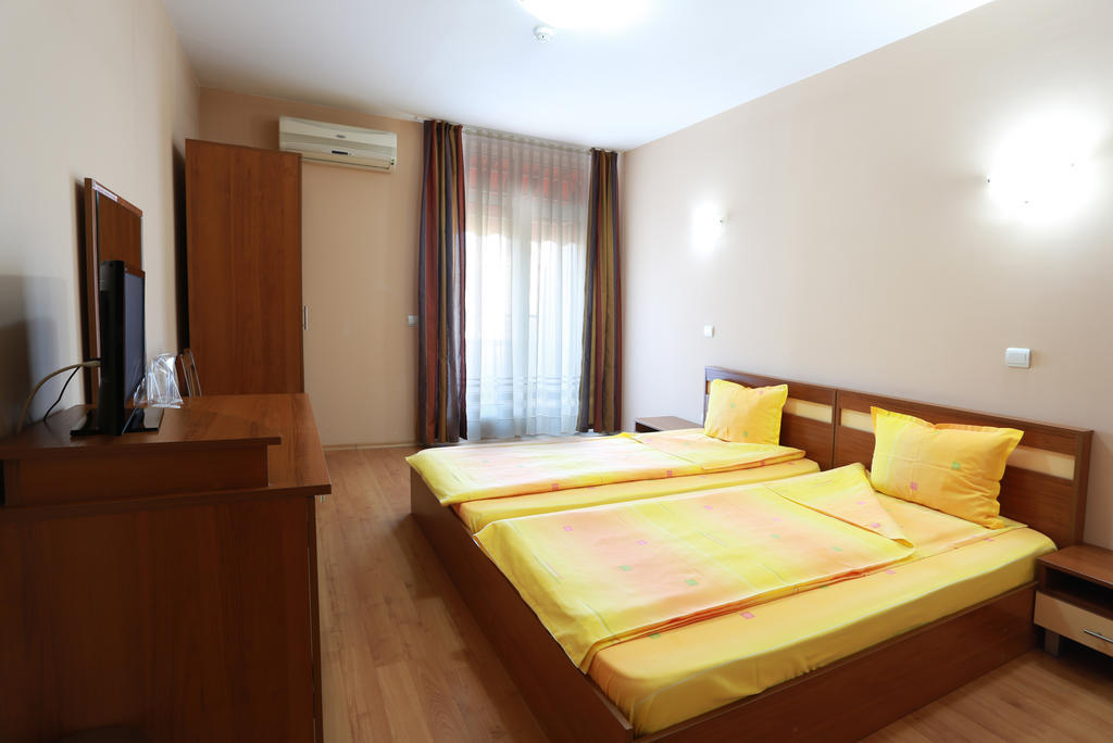 פזרג'יק Acropolis Hotel חדר תמונה