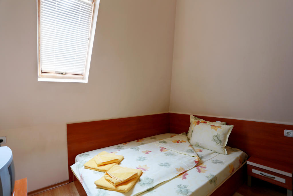 פזרג'יק Acropolis Hotel חדר תמונה