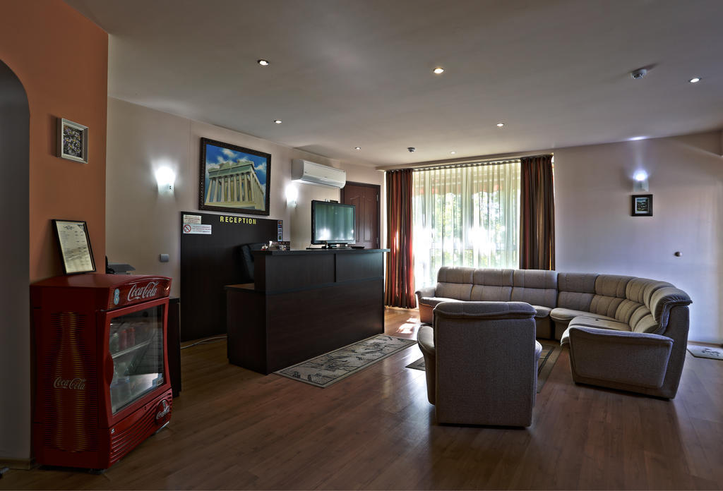 פזרג'יק Acropolis Hotel מראה חיצוני תמונה